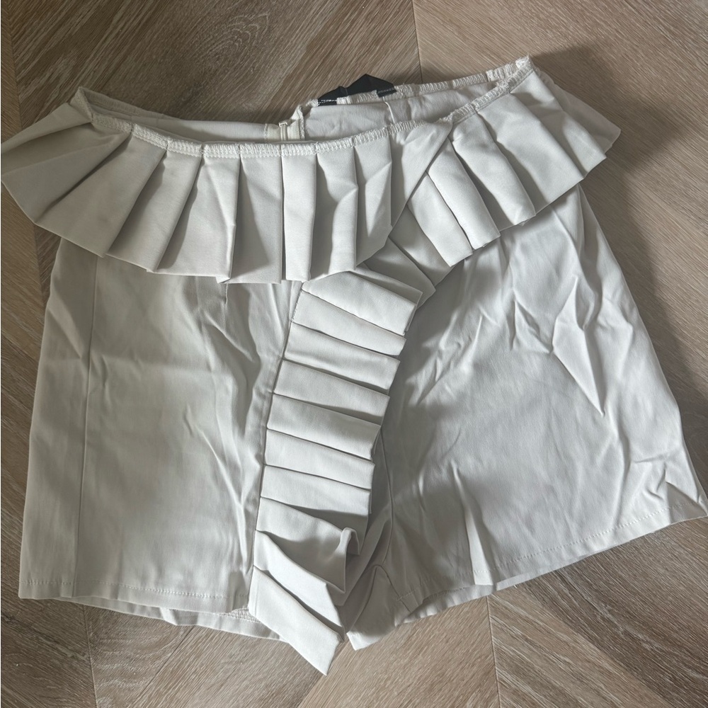 Chic Cream Ruffled Shorts
